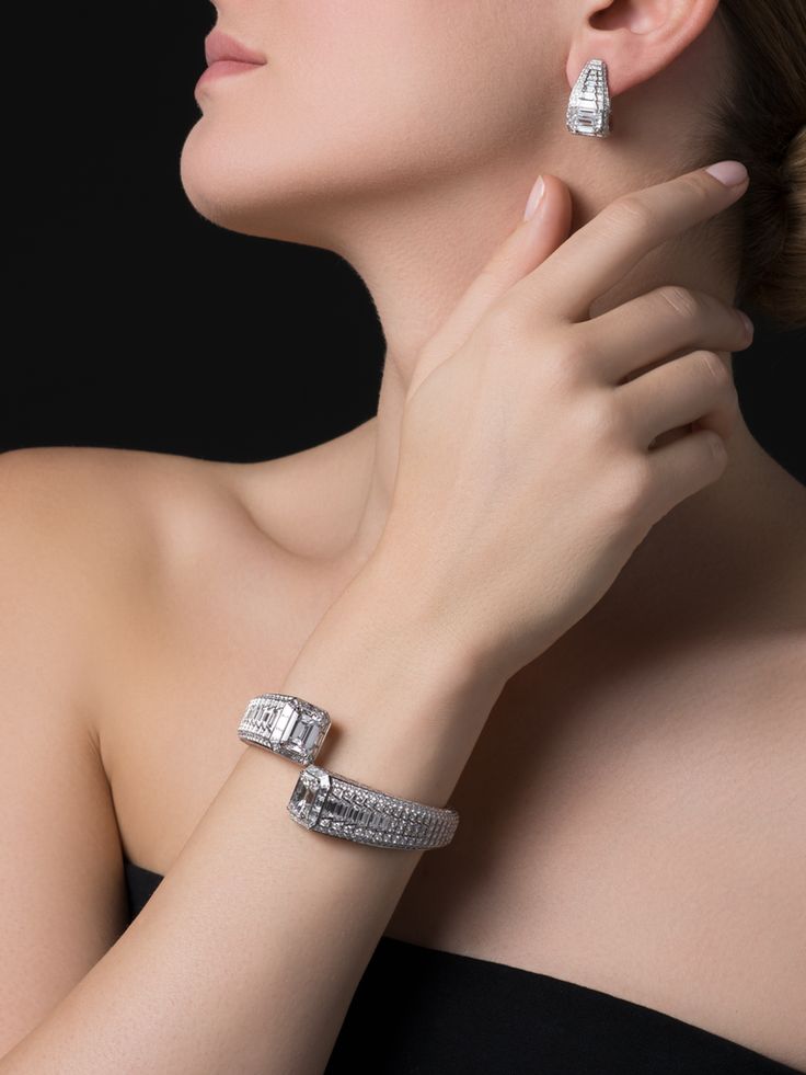 CARTIER. Bracelet - platine, un diamant E VVS2 taille émeraude de 6,22 carats e...