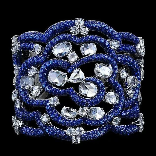 A swoontastic Carnet cuff #drooltastic #jewelleryporn #JewelGasm #jewelgram #cuf...