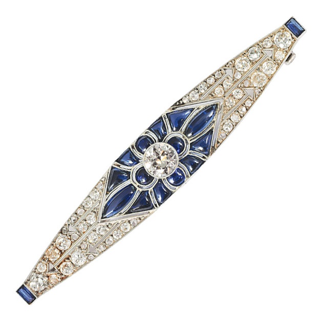 An Art-déco brooch with sapphires and diamonds C. 1920/30.