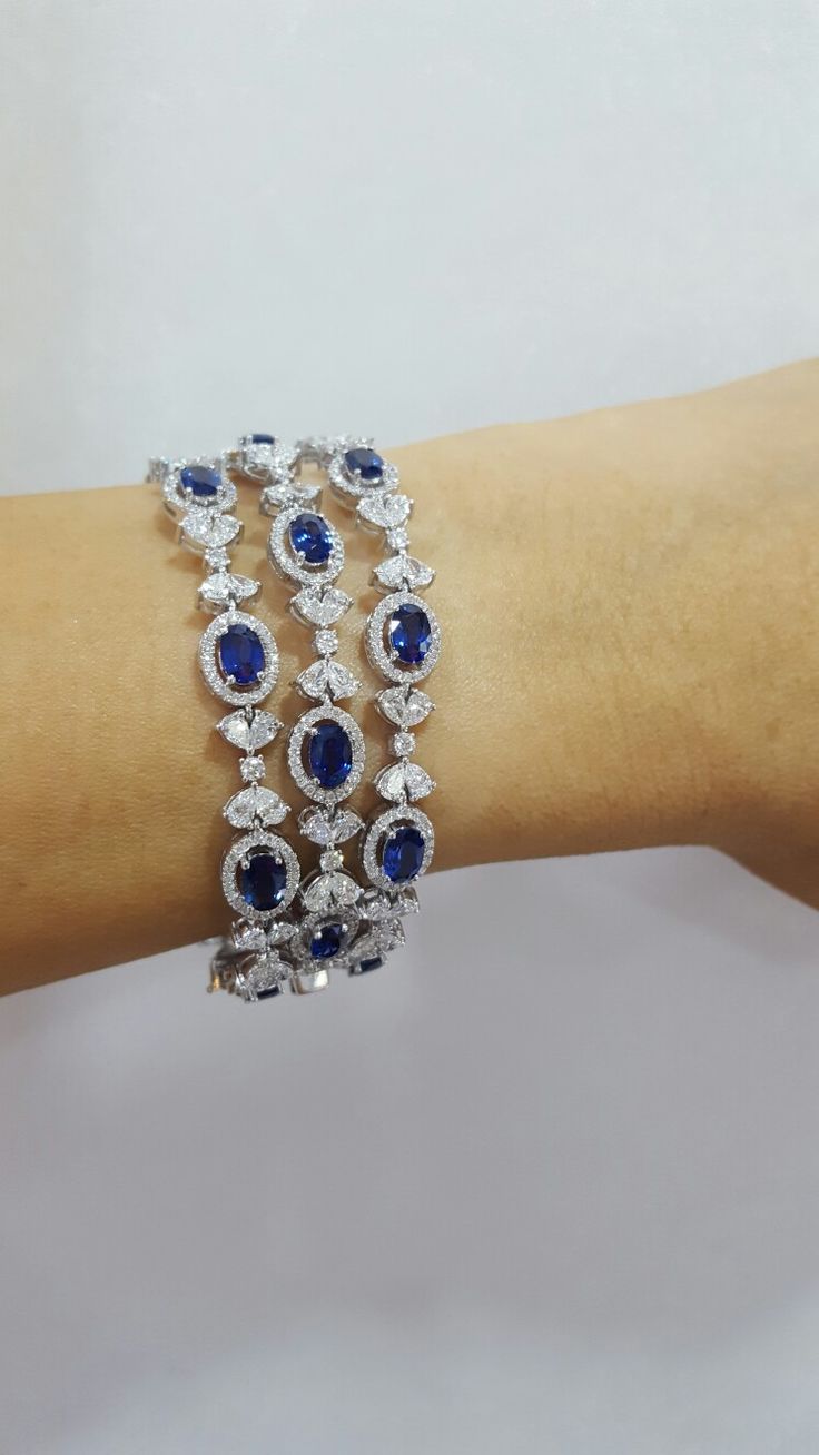 Blue sapphires & diamonds bracelet