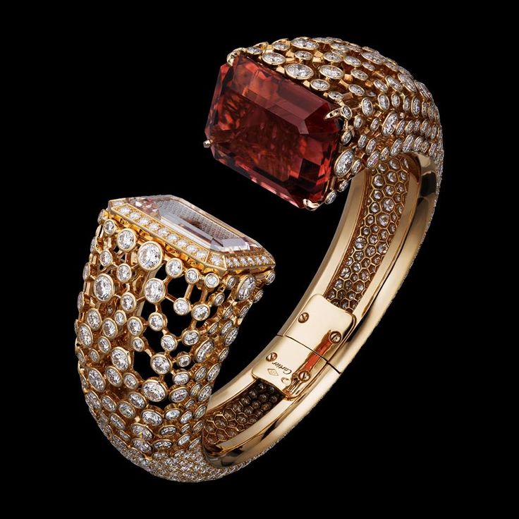 CARTIER. High Jewellery visible hour watch, quartz movement. 18K pink gold case ...