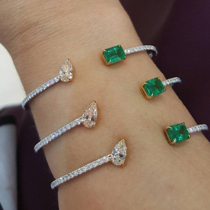 Day 2 at Jewellery Arabia Kuwait and #MiaMoonJewellers fine jewellery pieces are...