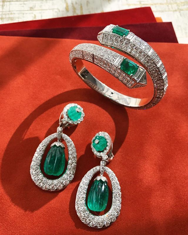 Diamonds and emeralds are a perfect pair. ✨✨...