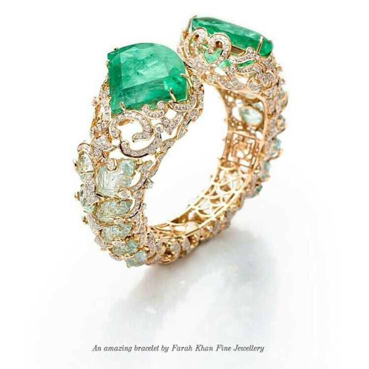 Farah Khan Emerald and Diamond bracelet