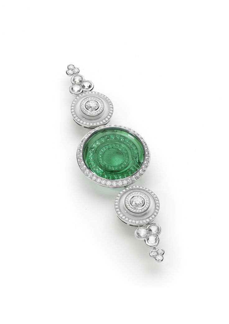 Maharani brooch from the Maharani chapter set with a 19.87-kt emerald of Maharaj...