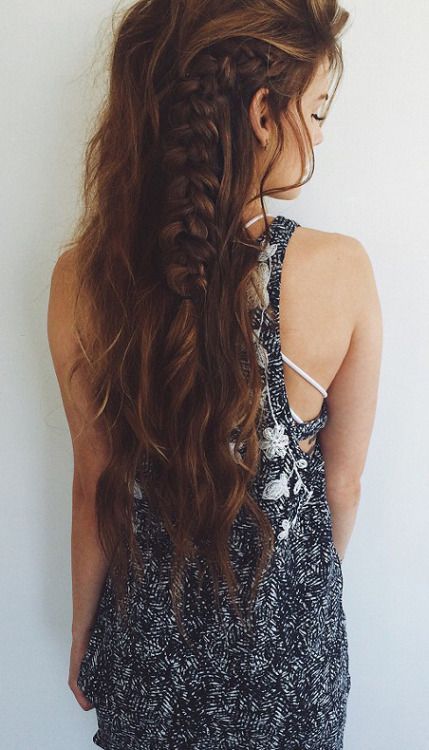 Coachella hairdo. Gorgeous boho side braid. Just a little french braiding, super...