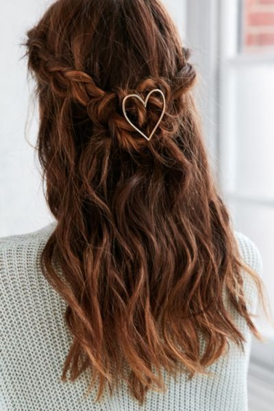 Love Hair Pin - Urban Outfitters. Heart hair pin. Hairdo. Long hair with waves.