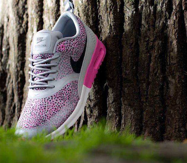 Nike WMNS Air Max Thea Print-Wolf Grey-Anthracite-Red Volt-White...