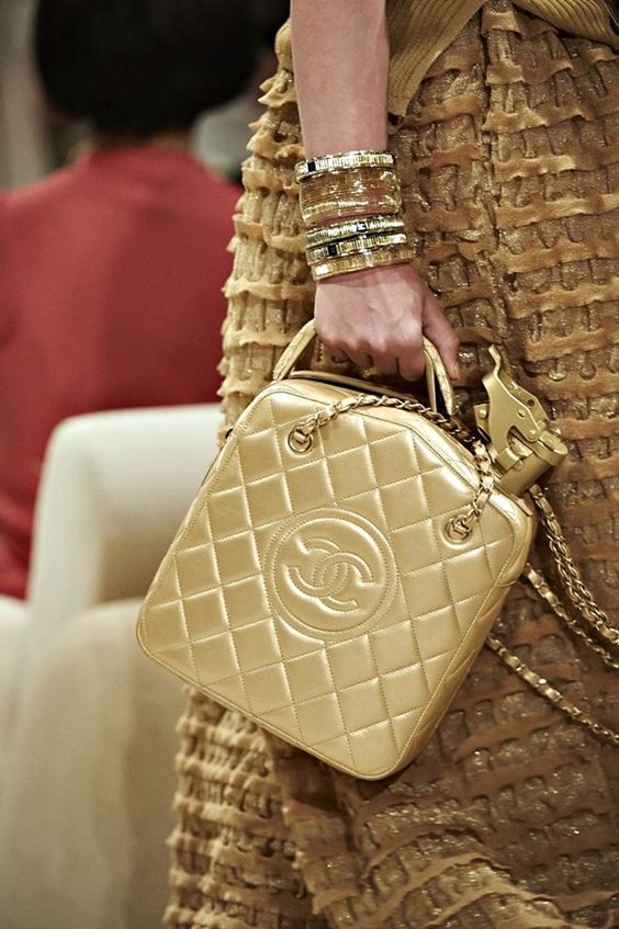 Chanel Clutch Collection & more Details at Luxury & Vintage Madrid
