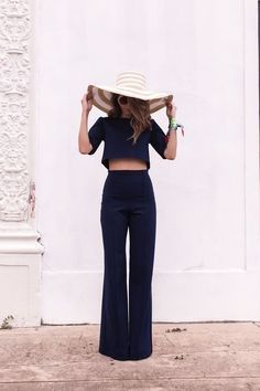 Modern summer stile with black crop top and matching pants