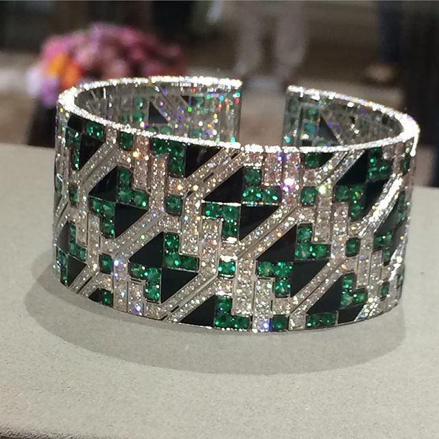 1 row of flexible bracelet links - Giampiero Bodino Important Emerald and Diamon...