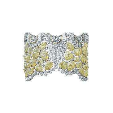 Suffused with enchantment, discover Van Cleef & Arpels new collection of High Je...
