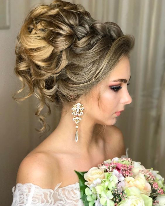 Featured Hairstyle: Websalon Wedding, Anna Komarova; www.websalon.su;  Wedding h...