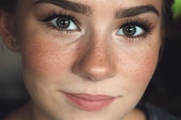 Fake Freckles | 2016 Makeup Trends That Need To Die In 2017...