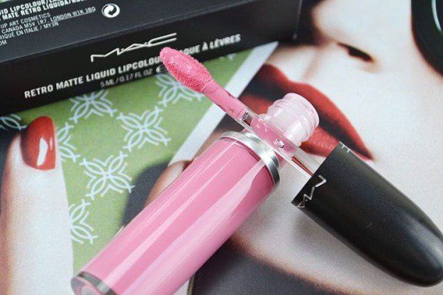 Lipstick Shades for Fair Skin: MAC Divine Divine | 10 Alluring Lipstick Shades f...