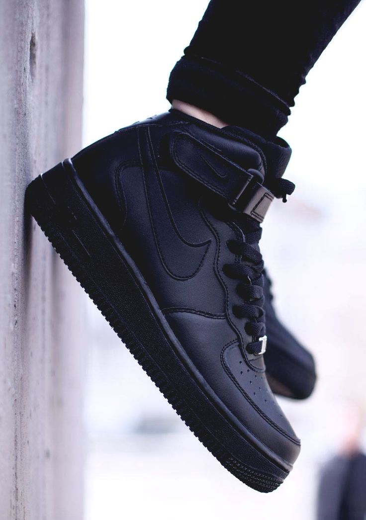 NIKE Air Force 1 Mid GS All Black...