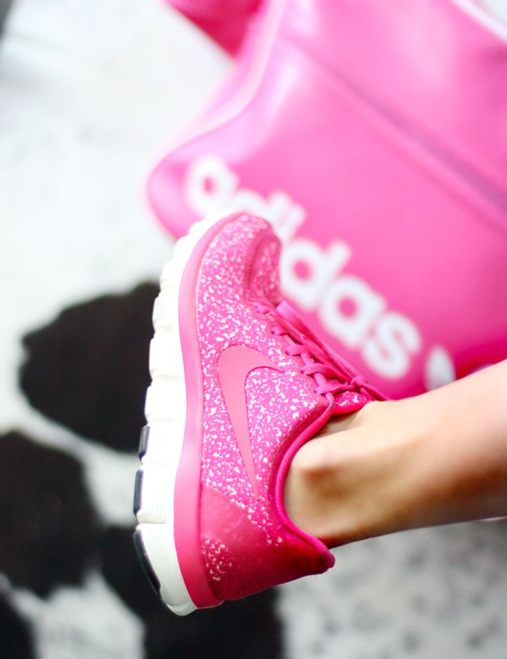 Hot pink glitter Nikes - yes....