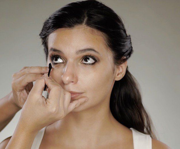Step 6: Apply Eyeliner and Mascara | How to Create the Perfect Autumn Look | Sim...