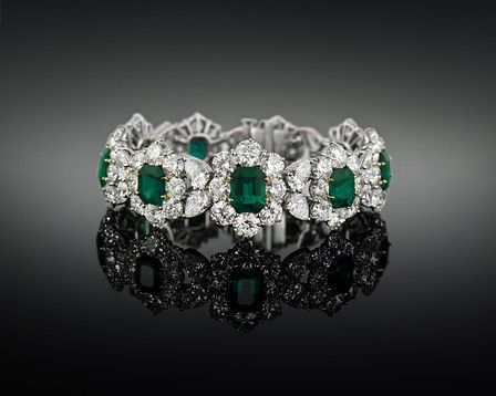 Colombian emeralds are renowned for their spectacular green color, intensity and...