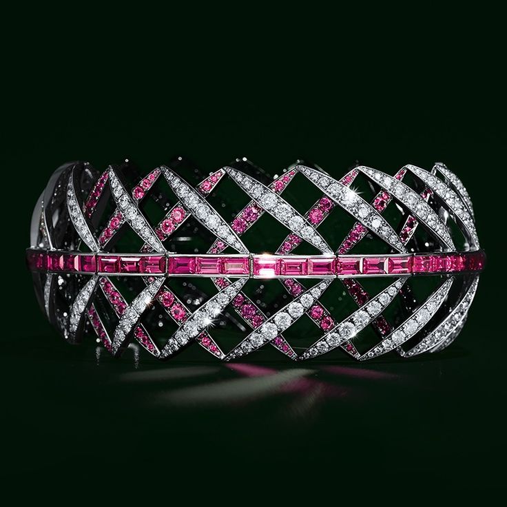 In this platinum bracelet, diamonds and pink sapphires form a gentle gradient fr...