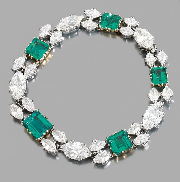 Janesich - A Diamond, Emerald, Platinum and 18K Gold Bracelet - Bracelet en plat...