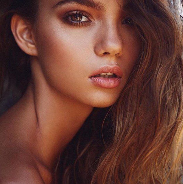 Bronzed Face | Match Your Back to School Outfits With These Gorgeous Makeup Idea...