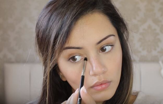 Step 8: Apply Eyeshadow On The Inner Part Of Your Lid | Cool College Back To Sch...