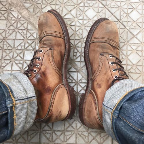 Unbeleivable! These are a pair of Red Wing Shoes 8111 6