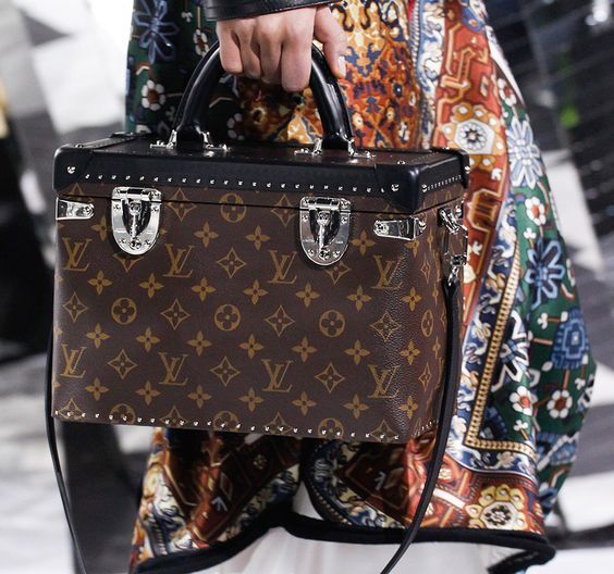 Louis Vuitton Fashion show  & more details...