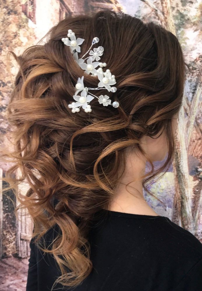 Featured Wedding Hairstyle: Elstile; www.elstile.ru; Wedding hairstyle idea.