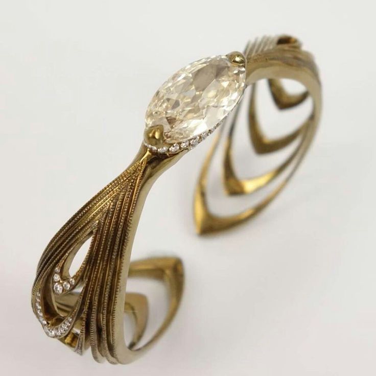 Beautiful Bracelet set with a 5.35cts Type IIa rare Diamond #Harrods #glennspiro