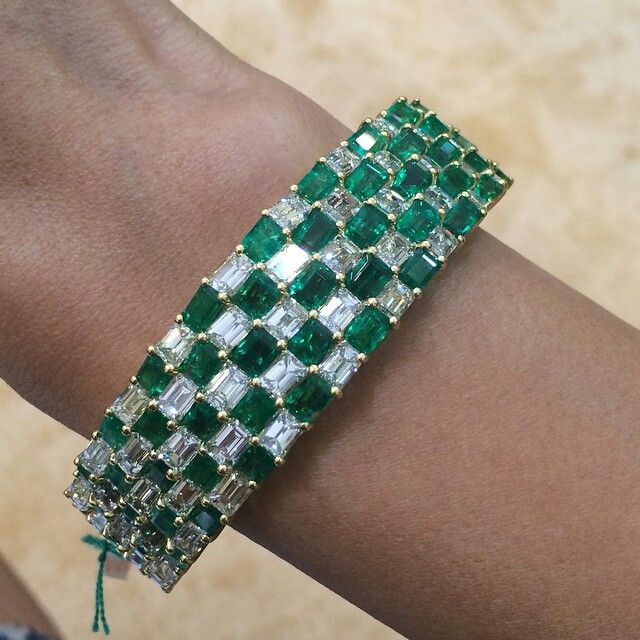 Emerald & Diamond Bangle by RCM #Bjc #Bahrainjewellerycentre #Jewelleryarabia
