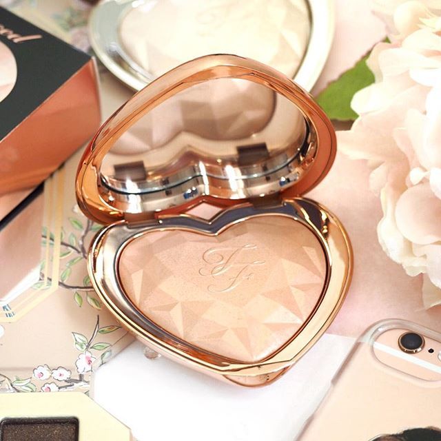 Today is a gold day...a gold Highlighter day - Too Faced Love Lights highlighter...