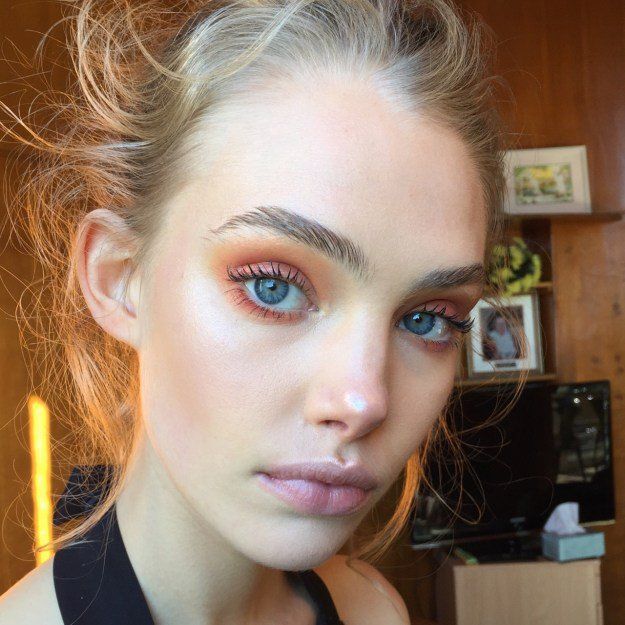 Coppery Eyeshadow | Match Your Back to School Outfits With These Gorgeous Makeup...