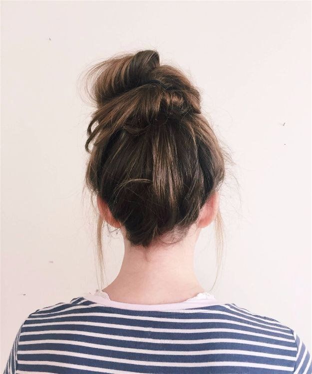 Messy Bun | 20 Hairstyles for Work | Quick and Easy Hairstyles You Can Do