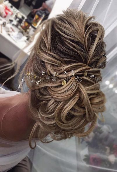 Featured Hairstyle: lavish.pro; www.lavish.pro; Wedding hairstyle idea.