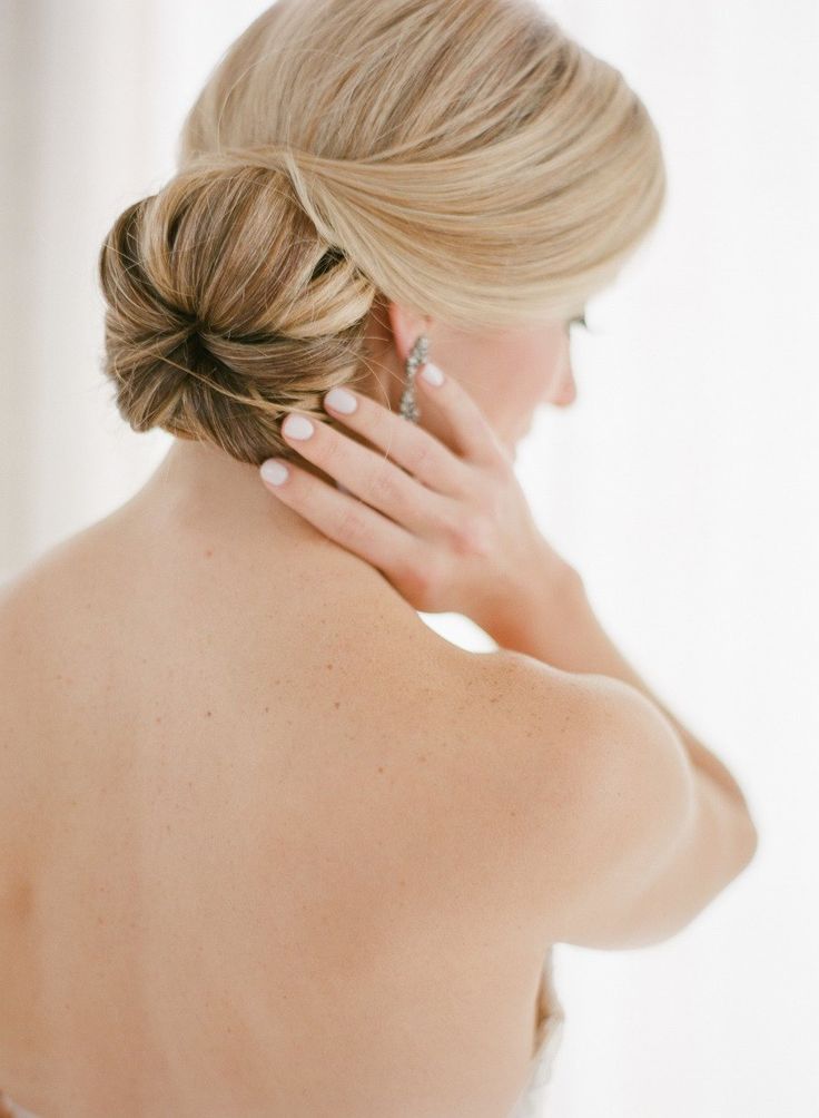 wedding hairstyle idea; photo: Julie Cate Photography