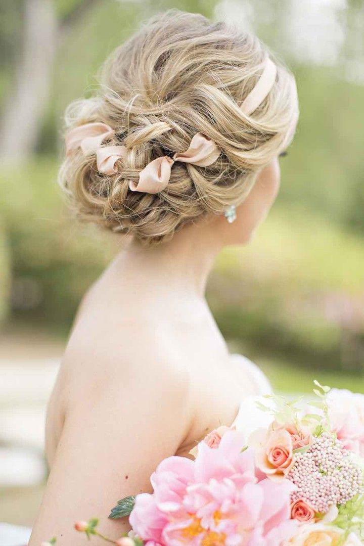 wedding hairstyle idea; photo: Alicia Pyne Photography
