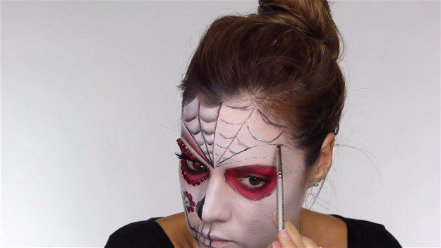Outline on Forehead | Easy Day of the Dead Makeup Tutorial Perfect For Halloween
