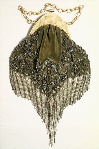 Nouveau framed and beaded purse c. 1920-1925
