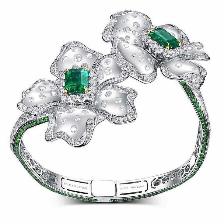 James Ganh #emeralds #diamonds #bracelet #flowerdesign #highjewellery #finejewel...