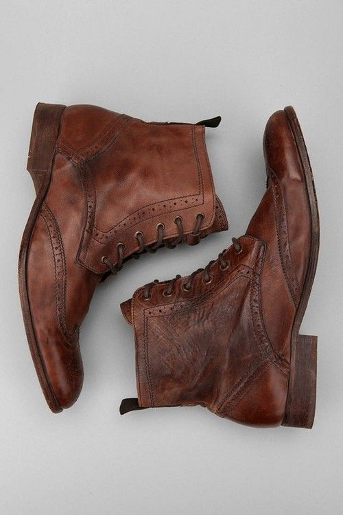 Brogue boots