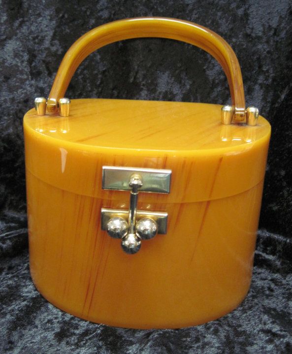 butterscotch bakelite purse, 1930s.Bakelite Purse . But it would make an awesome...