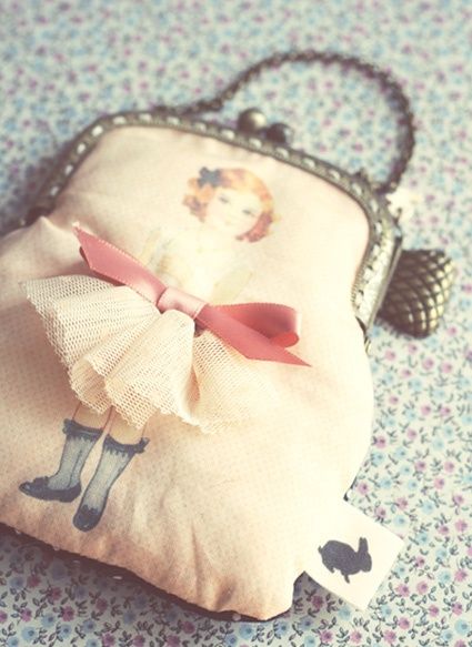 umla: (via Vintage paper doll coin purse | craftideas)