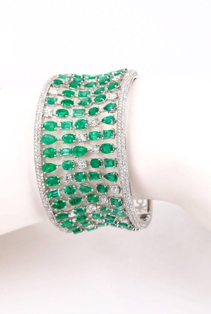 White Gold Emerald and Diamond Cuff Bracelet For Sale 2