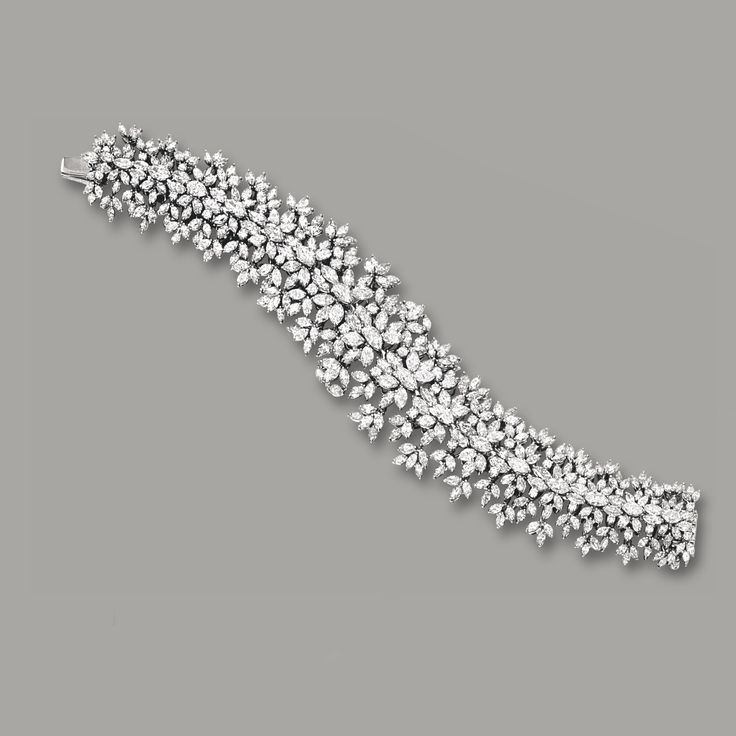 Diamond Bracelet The semi-flexible bracelet of articulated design, composed of c...