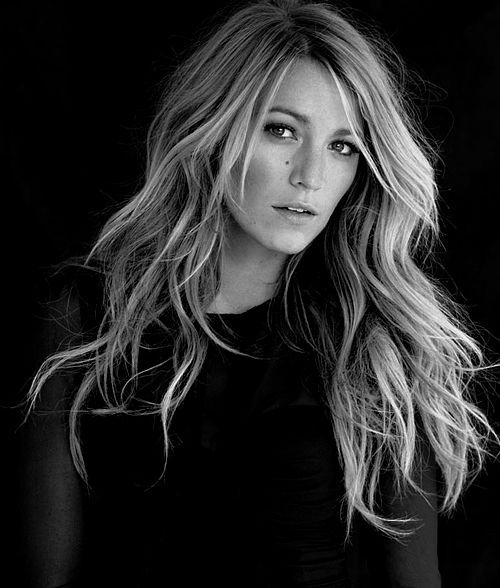 Long hair with waves. Blake Lively.