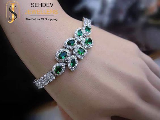 Enhance your #outfit with this #charming #emerald #bracelet
