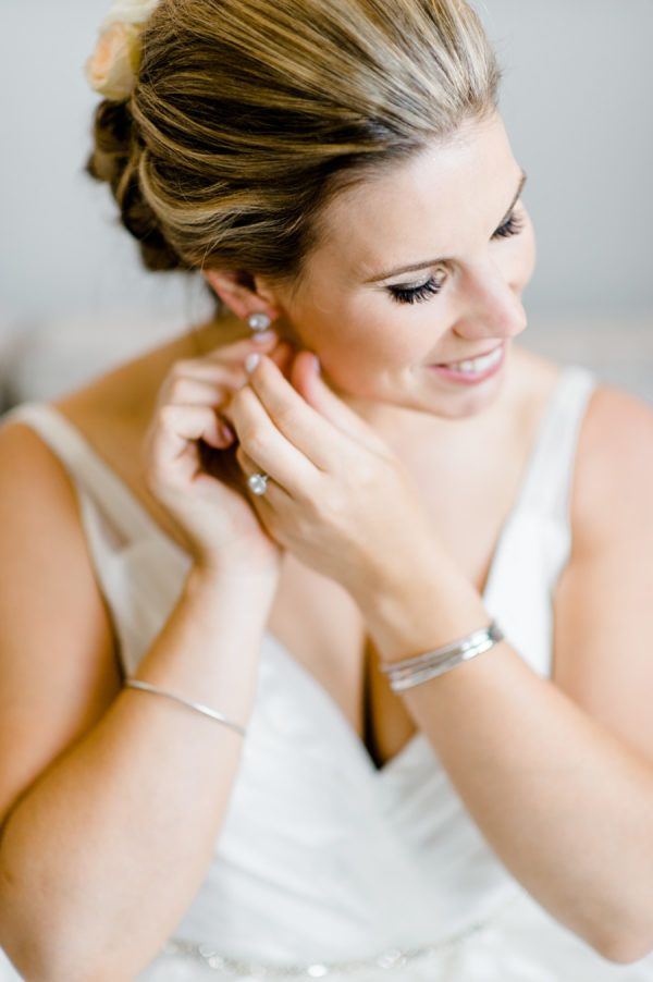 Featured Photographer: Caroline Lima Photography; Wedding hairstyles ideas.