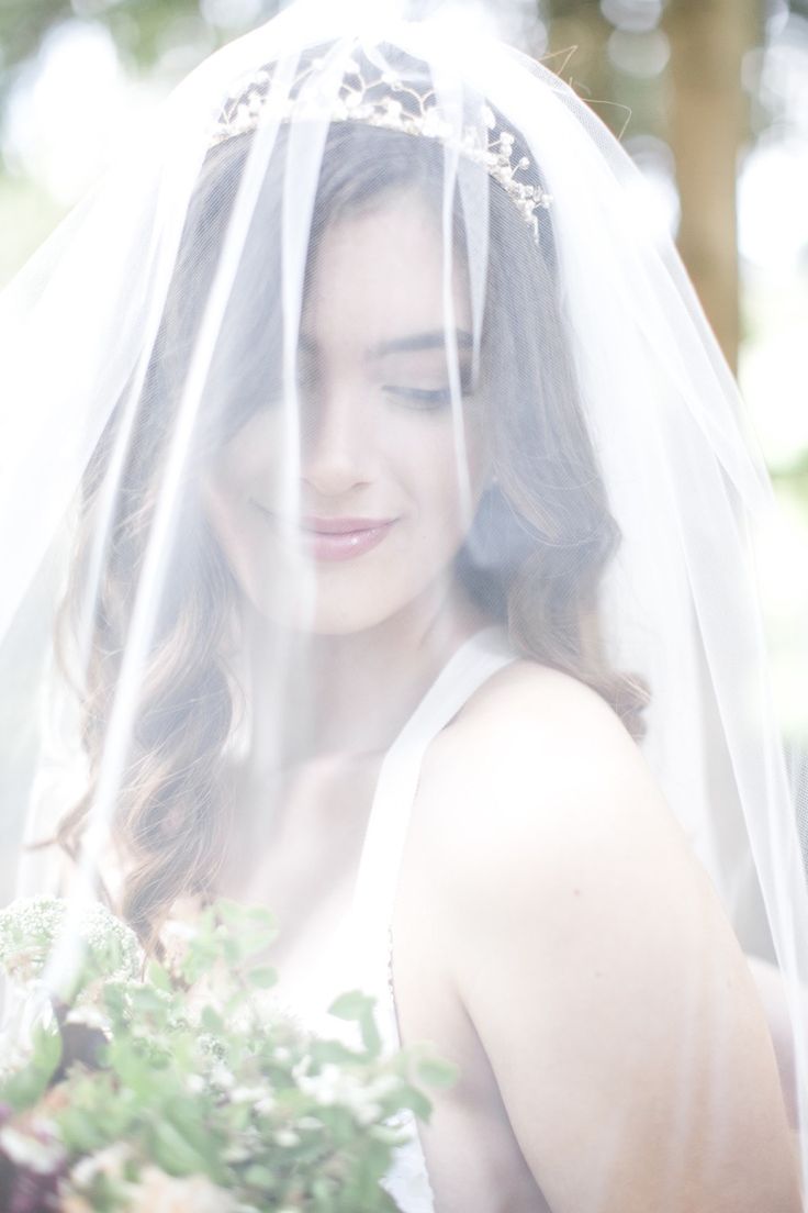 Featured Photographer: Hello Inspira Photography; Wedding veils ideas.